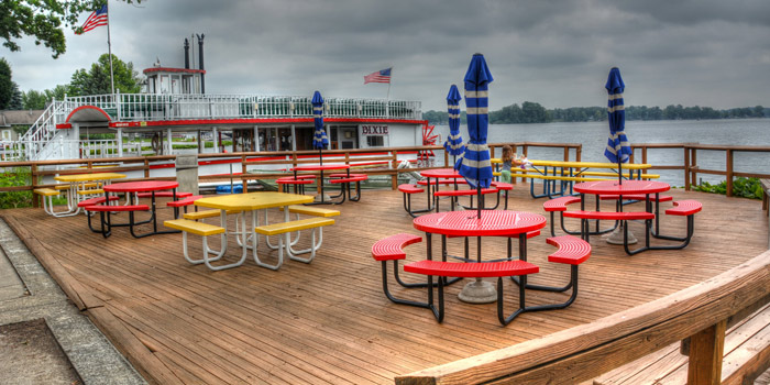 Pizza-King-North-Webster-deck-and-the-Dixie-Sternwheeler-on-Webster-Lake.1