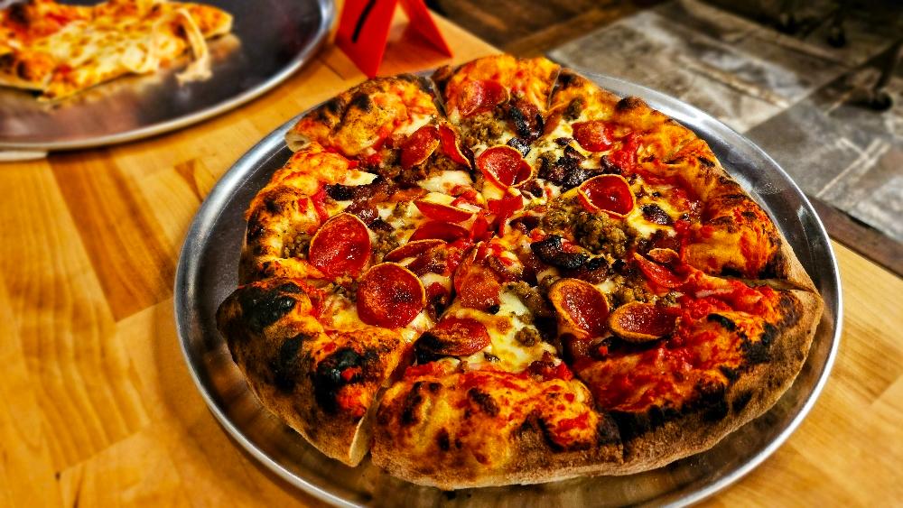 Savoring Local Flavors – A Delectable Experience at Rocksteady Pizza Parlour in Downtown Warsaw